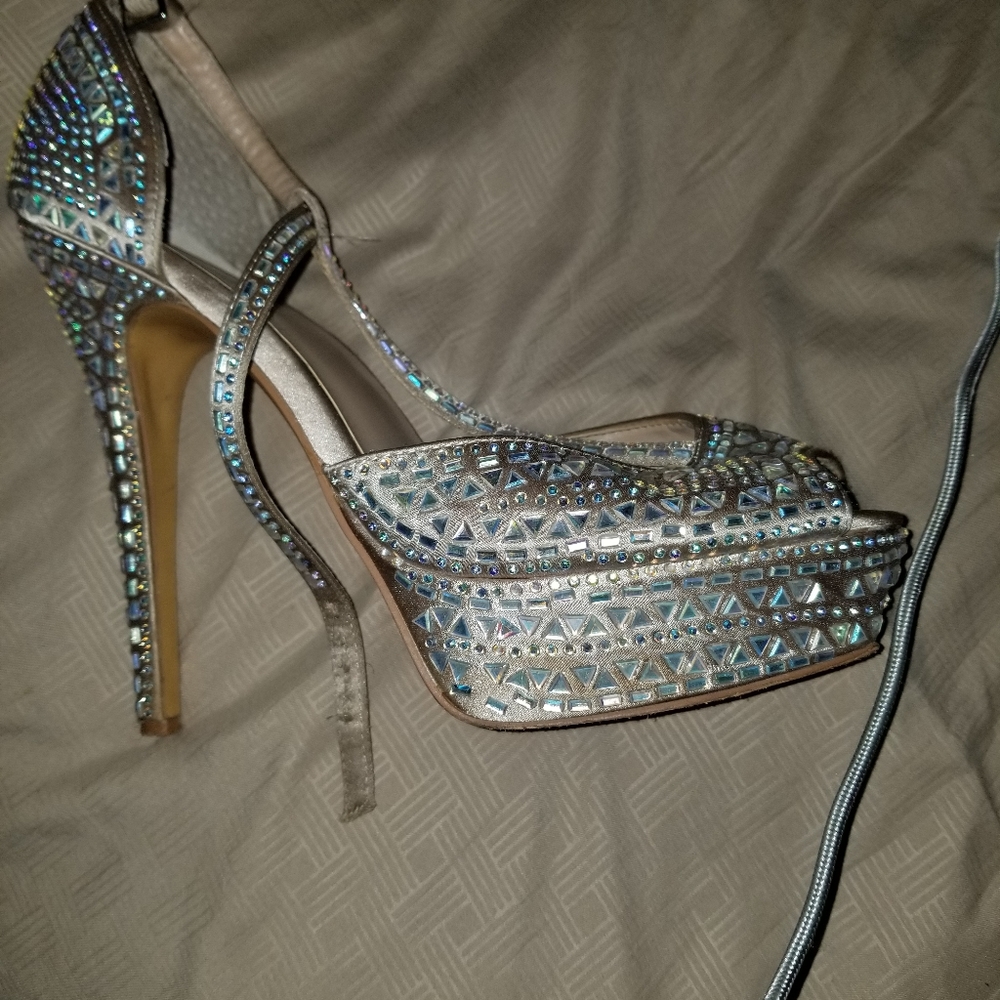 Shoes - Picture 2 of 4